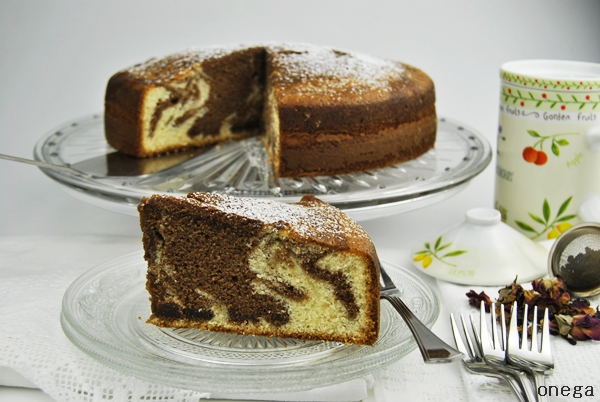 Bizcocho marmolado de leche evaporada y cacao